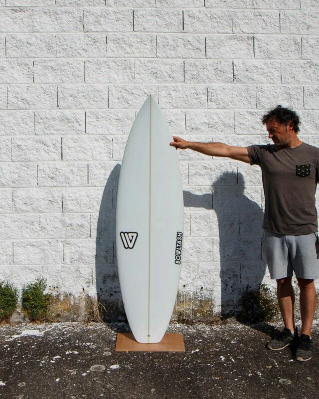 CUSTOM // Gran diversión y versatilidad para olas pequeñas o con poca fuerza.

👉Para Carlos @carlos.fernandez.fdz en 5’9 x 18"3/4 x 2"3/8 
.
.
.
#Bowltash #BowltashSurfboards #handshaped #handmadesurfboards #customsurfboards #surfboard #smallwaves #madewithrock #Galicia #madeineurope  #surfboardshaper #surfporn #boardporn #surfspain