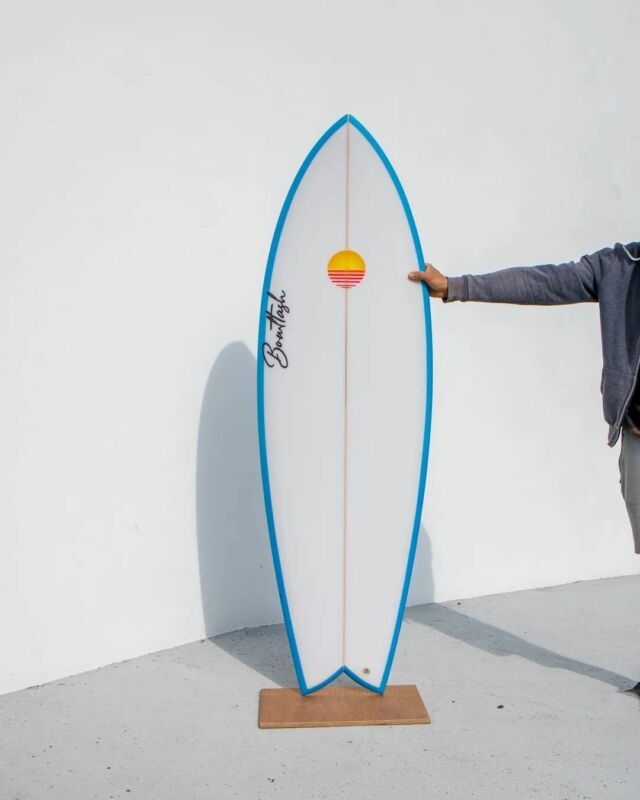 CUSTOM MODERN TWIN // Veranillo de San Miguel 🌞
Líneas clásicas, surf moderno para Alicia @sereadosmares en 5’7 x 20” 1/2 x 2”11/16.
.
.
.
#Bowltash #BowltashSurfboards #surfboard #localbrand #custommade #twinfinfish #twinfin #fishsurfboard #surfboardshaper #handmadesurfboards #Galiciacalidade #surfgalicia #surf #boardporn #twinfinsurfboard